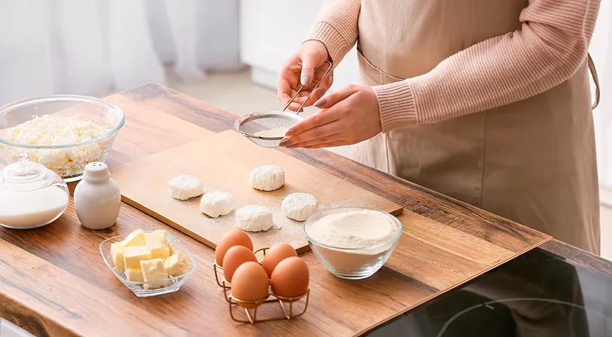 Für Käsekuchen im Ofen können Sie sogar fettarmen oder völlig fettarmen Hüttenkäse verwenden