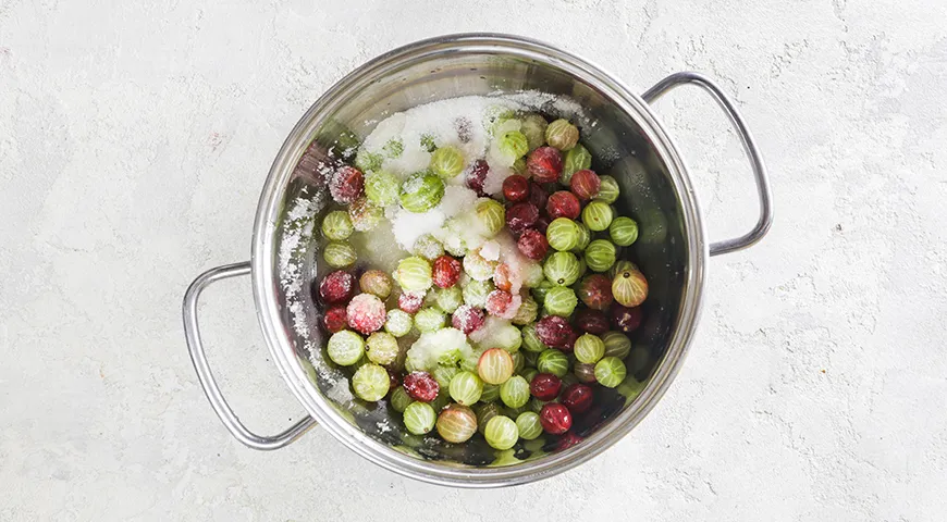 Stachelbeer- und Himbeermarmelade