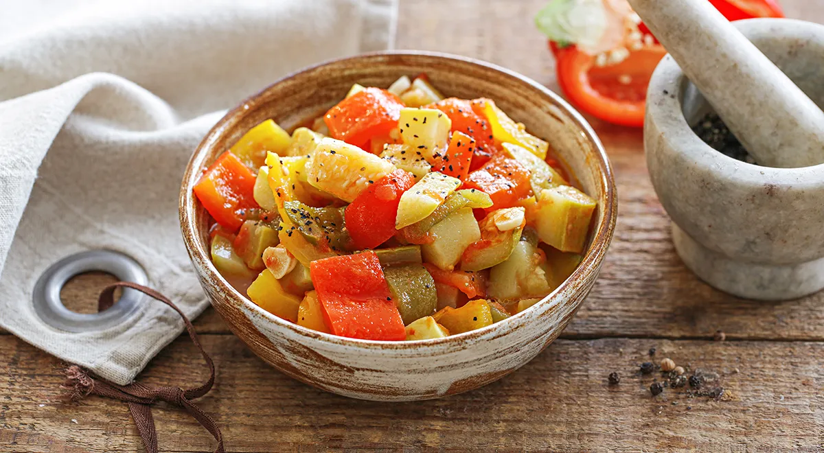 Zucchini mit Paprika und Tomaten für den Winter