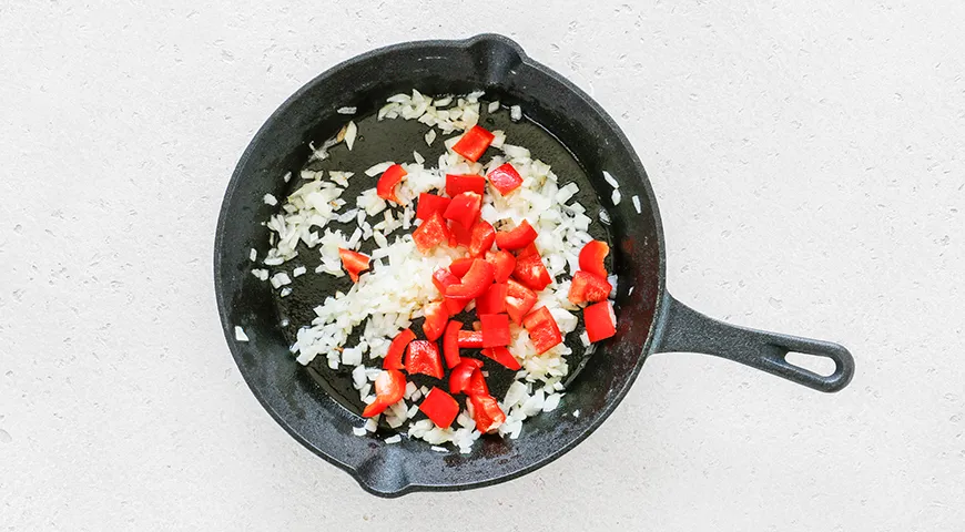 Türkisches Shakshuka (Spiegelei mit Tomaten), klassisches Rezept