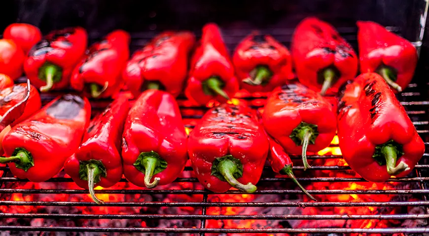 Gerichte mit gebackenen Paprika, einfach und überraschend lecker