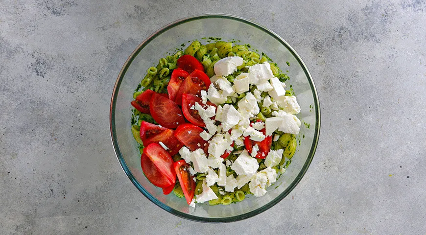 Sommerlicher Nudelsalat mit Tomaten