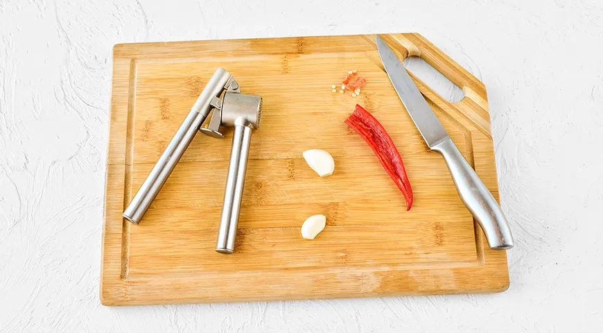 Salat mit knusprigen Auberginen und Tomaten