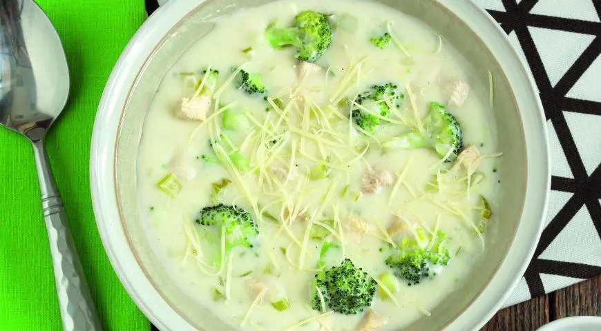 Hühnersuppe mit Brokkoli und Kartoffeln