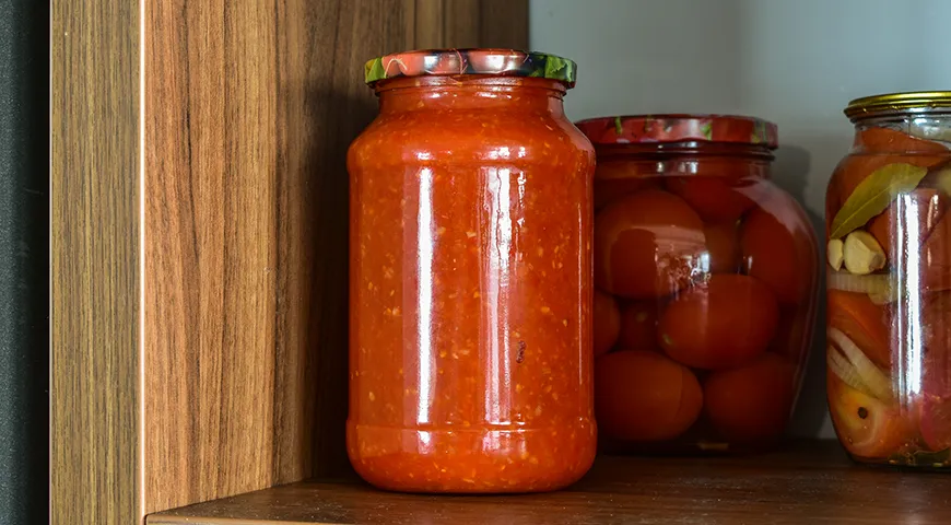 Adjika aus Tomaten und Knoblauch