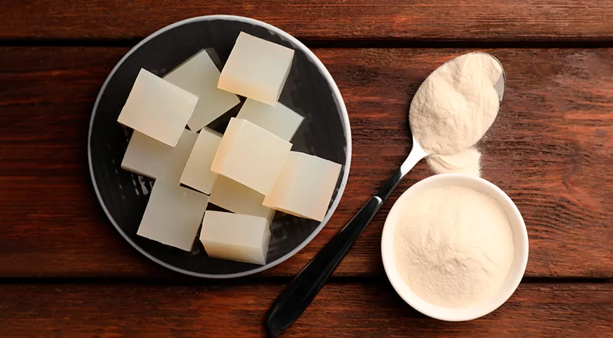 Agar liegt in Pulverform in Form von Plättchen, Flocken und Fäden vor