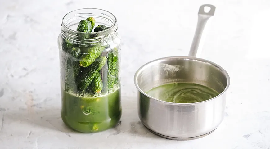 Im eigenen Saft eingelegte Gurken