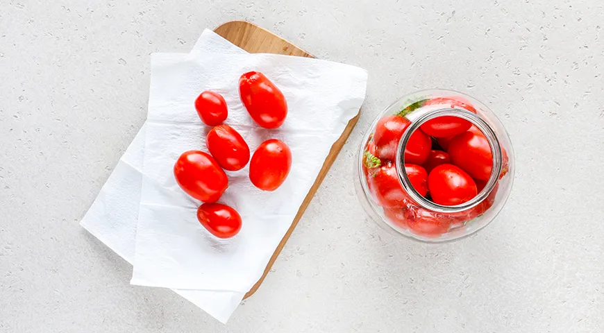 Tomaten mit Zucker für den Winter