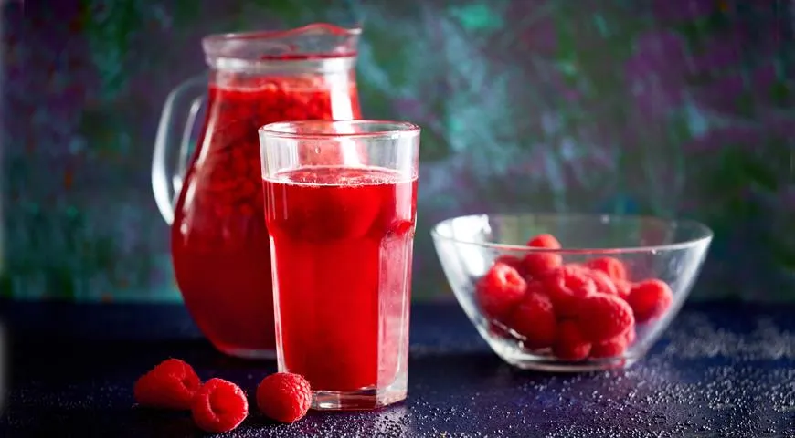 Himbeeren sollten nicht gegessen werden, wenn der Magen stark übersäuert ist.