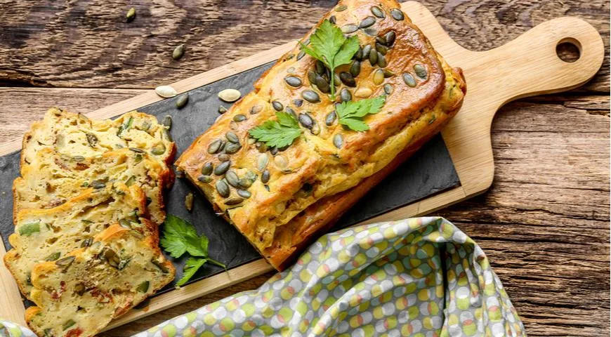 Brot mit getrockneter Zucchini