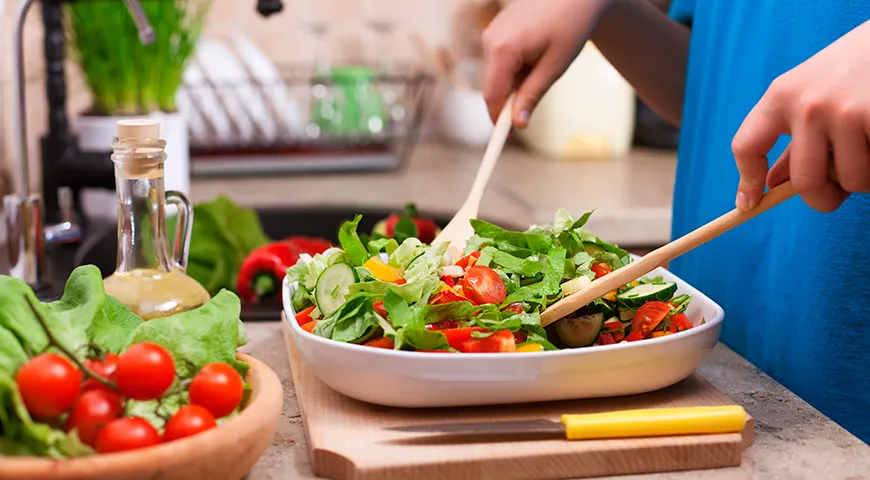 Nach jeder Diät müssen Sie schrittweise zu Ihrer normalen Ernährung zurückkehren.