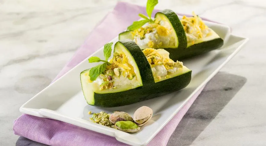 Zucchini mit Hüttenkäse