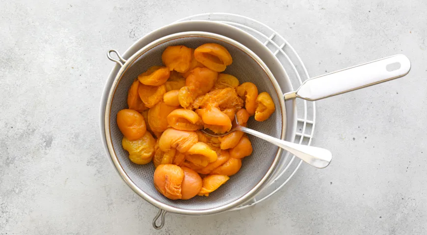 Aprikosenmarmelade in einem Slow Cooker