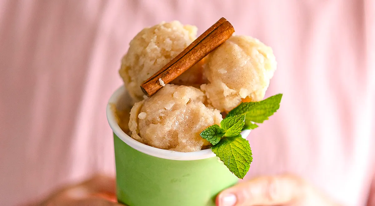 Birnensorbet mit Honig und Gewürzen