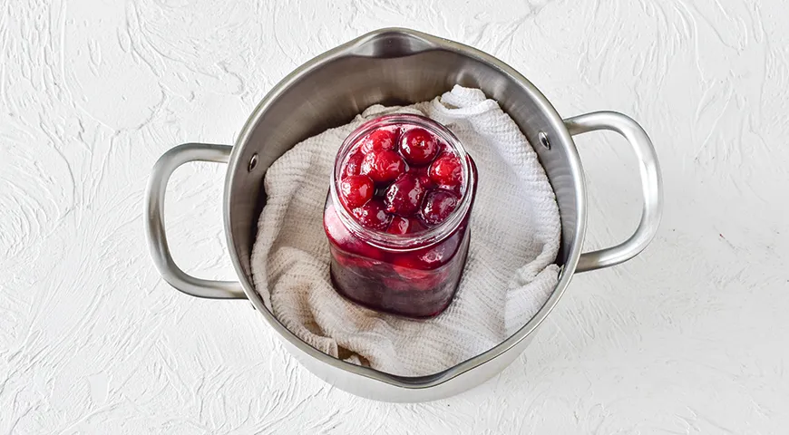 Kirschen im eigenen Saft