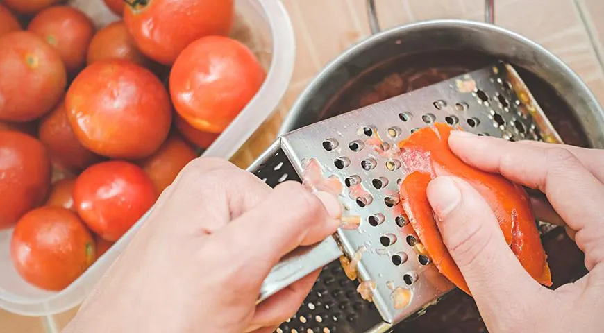 Es ist besser, pürierte Tomaten anstelle von Tomatenmark zum Shepherd's Pie zu geben.