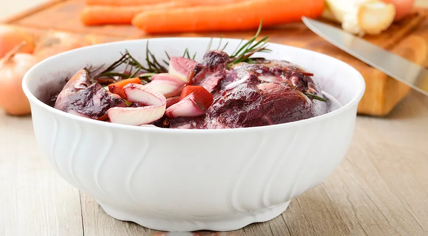 Die beste Marinade mit Wein für Lammspiesse