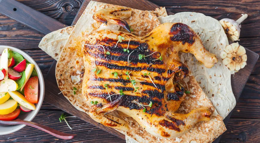 Gegrilltes Hähnchen in Zitronenmarinade