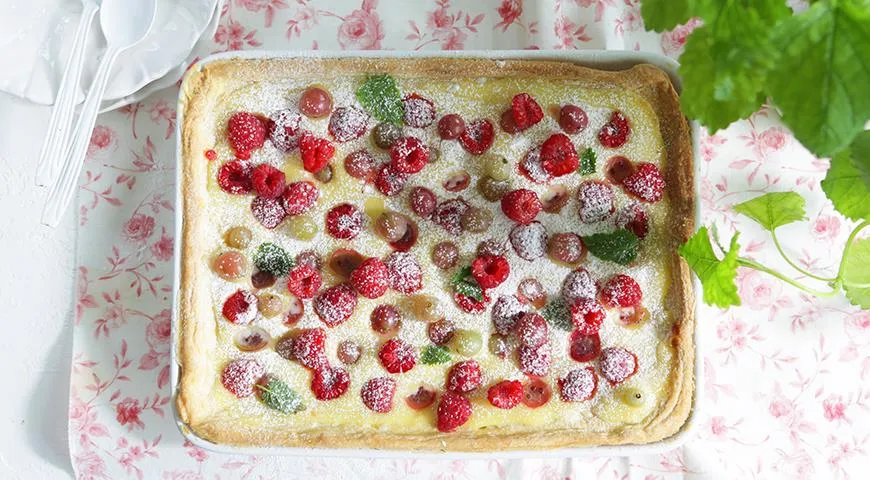 Tarte mit Himbeeren, Stachelbeeren und Zitronencreme