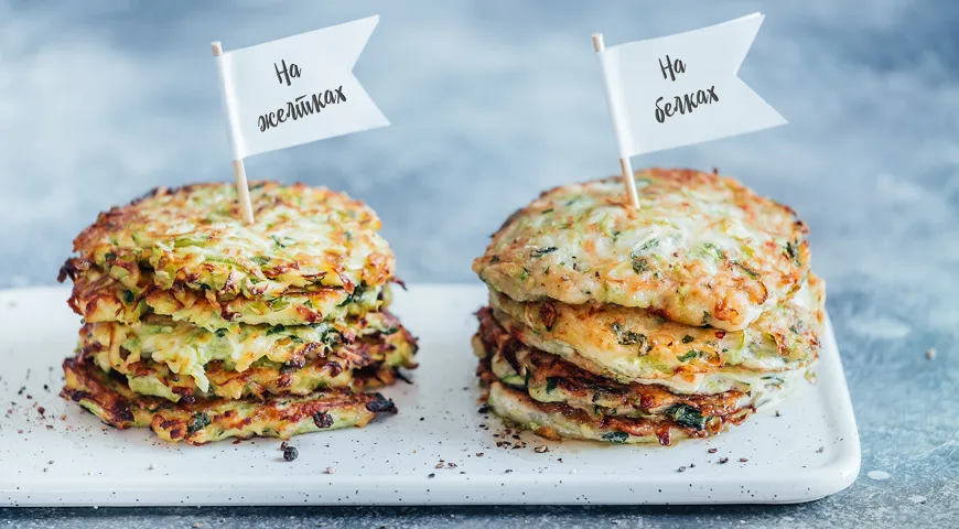 Zucchini-Pfannkuchen, die nur aus Eiweiß und Eigelb zubereitet werden