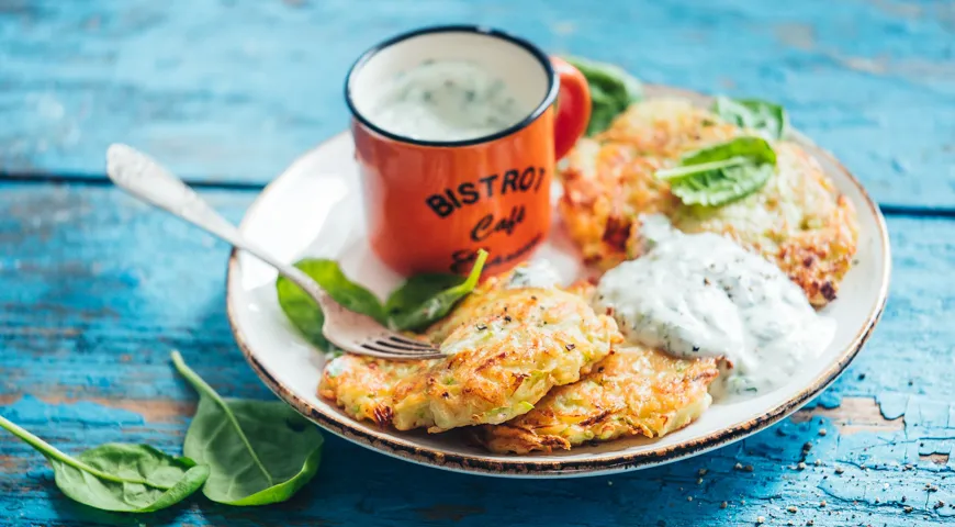 Zucchini-Pfannkuchen mit Kartoffeln