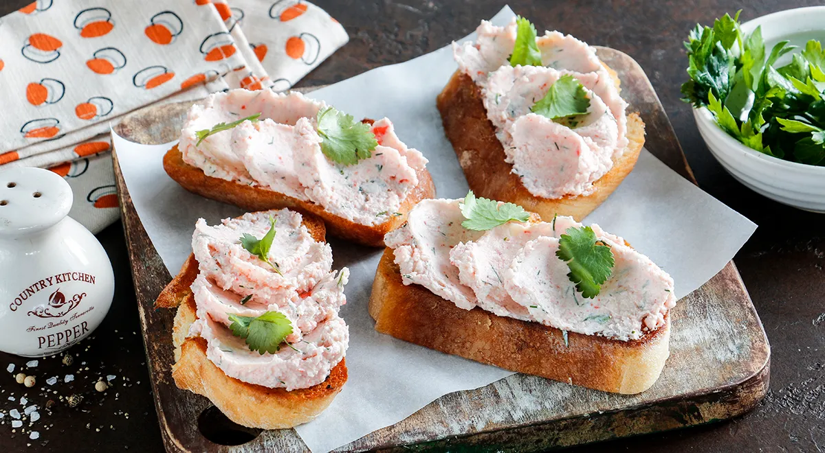 Sandwiches mit Krabbenstäbchen und Knoblauch