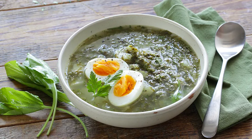 Fertig ist die heiße Sauerampfersuppe!