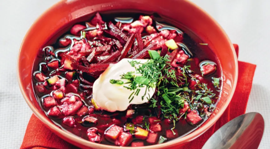 Rote-Bete-Suppe mit Fisch