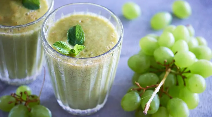 Trauben-Smoothie mit Kiwi und Minze