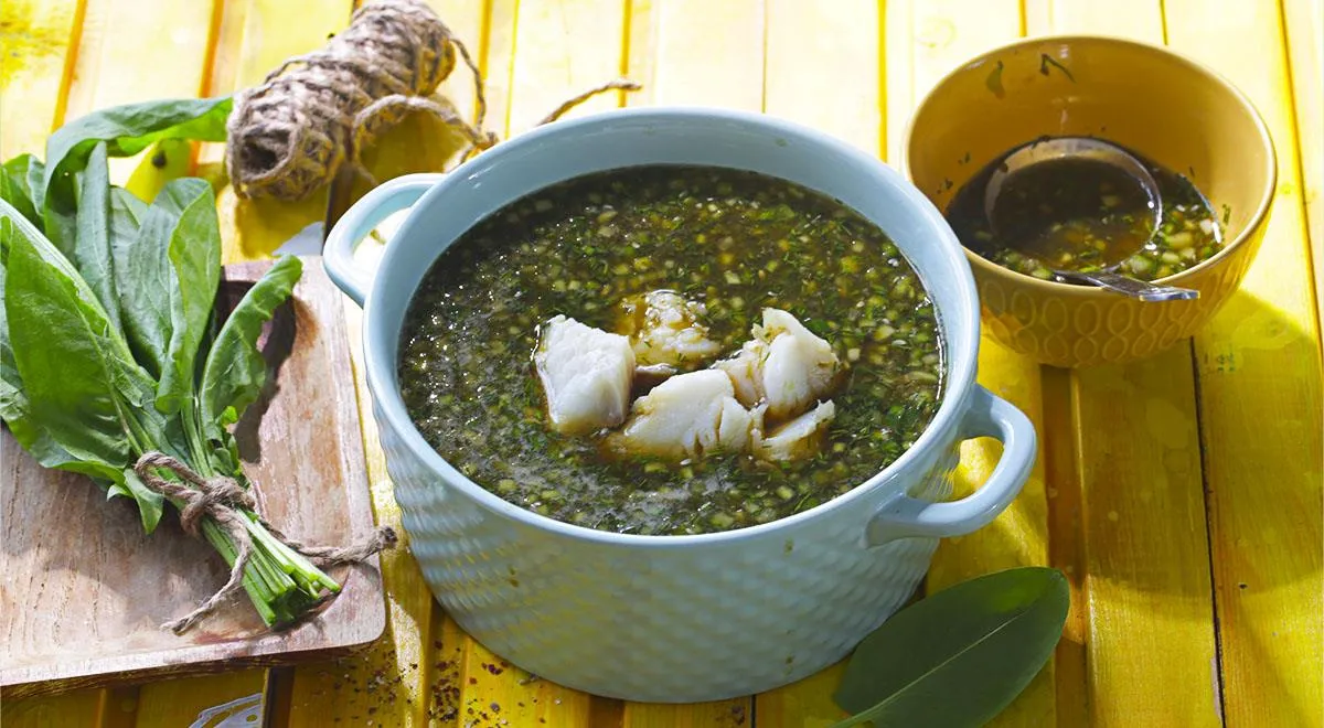 Fisch-Botvinya mit Sauerampfer und Brennnesseln