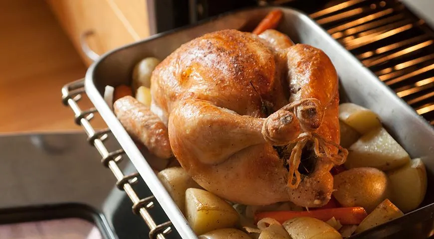 Je schwerer das Hähnchen, desto länger dauert das Backen.