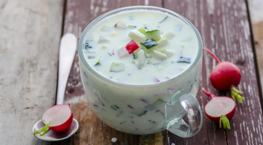 Vegetarische Okroshka mit Kefir