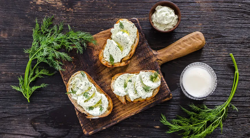 Hüttenkäse mit Dill und Knoblauch