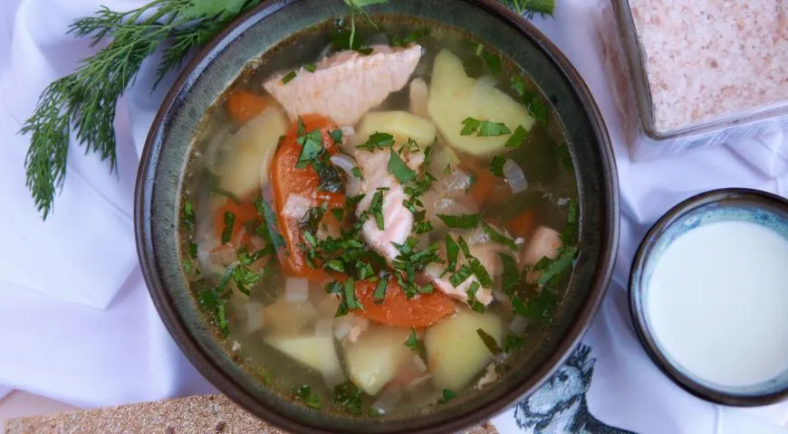 Einfache Fischsuppe mit Forelle