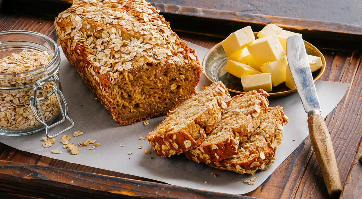 Hausgemachtes Brot mit Haferflocken