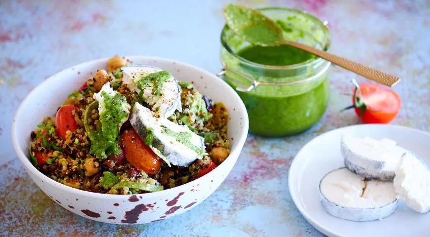 Quinoa mit gebackenem Gemüse und Ziegenkäse