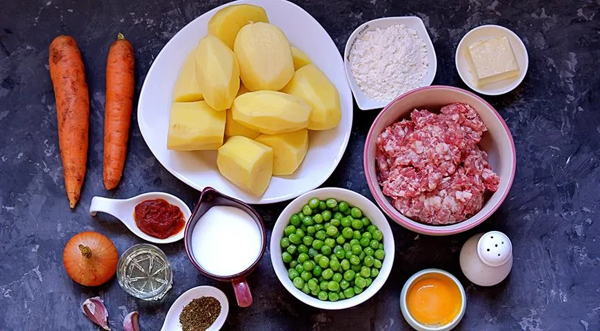 Shepherd's Pie wird aus einfachen, erschwinglichen Zutaten hergestellt.