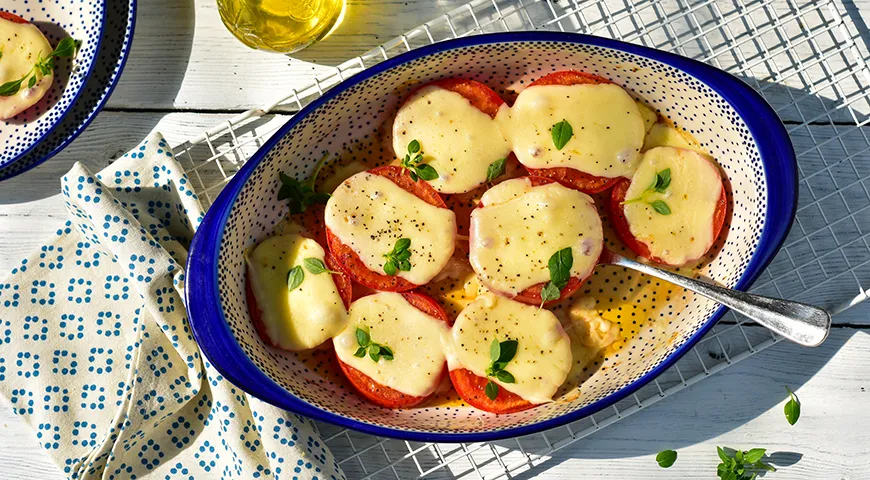 Tomaten mit Käse im Ofen