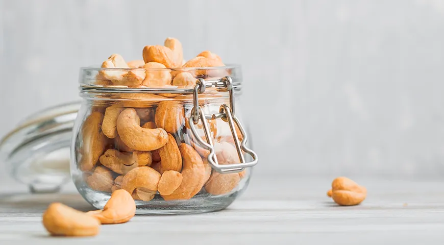 Es empfiehlt sich, Cashewnüsse in einem Glas mit dicht schließendem Deckel aufzubewahren.