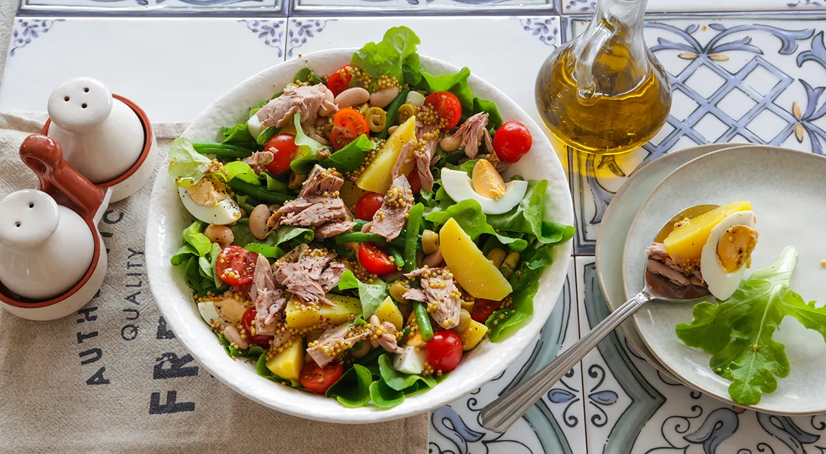 Klassischer Niçoise-Salat mit Thunfisch