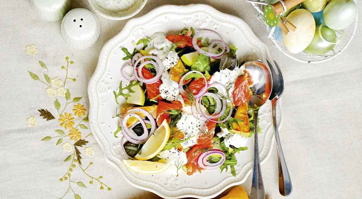 Geräucherter Forellensalat mit Apfel und Käse