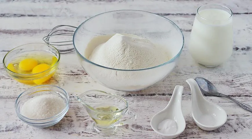 Es ist nicht üblich, dem ungesäuerten Kefir-Teig Backpulver hinzuzufügen. Aber Eier, Gemüse- oder geschmolzene Butter und etwas Zucker machen ungesäuerten Kefir-Teig schmackhafter.