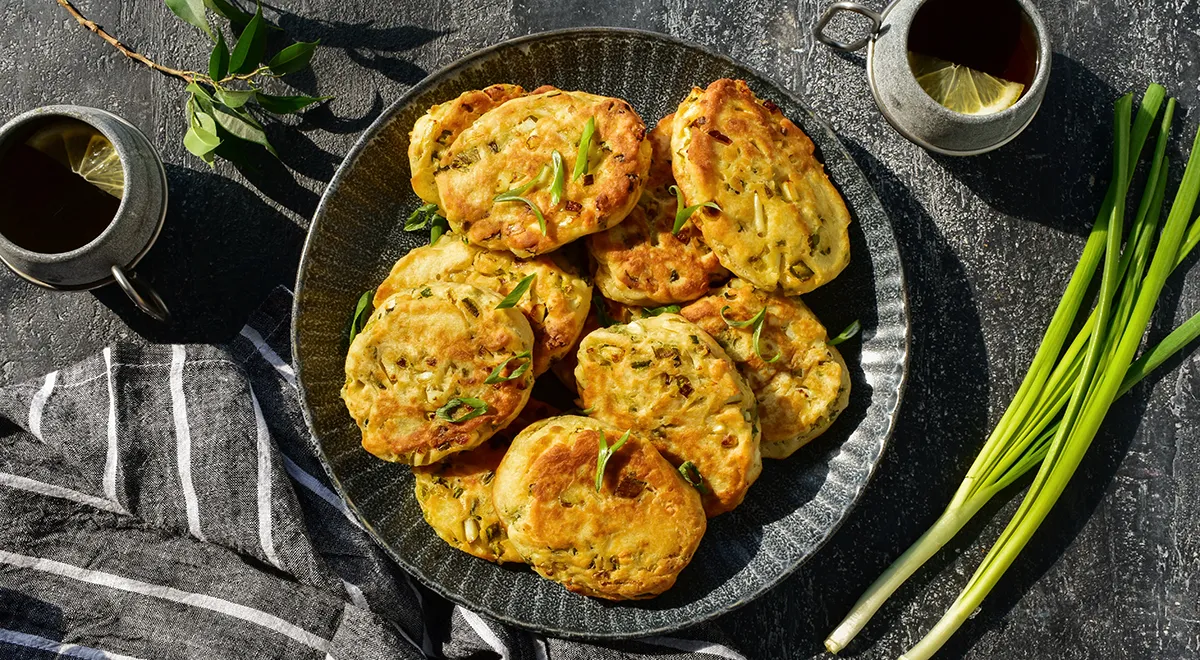 Lazy Pies mit Ei und Frühlingszwiebeln