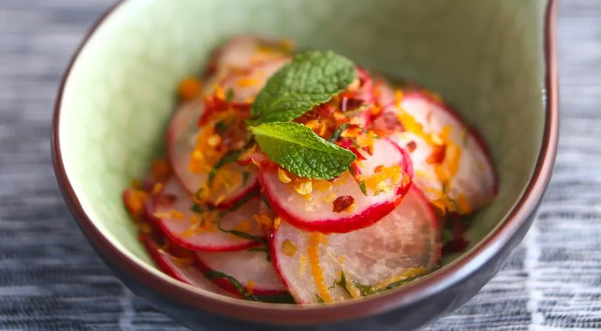 Rettichsalat mit Zitrusfrüchten und Minze