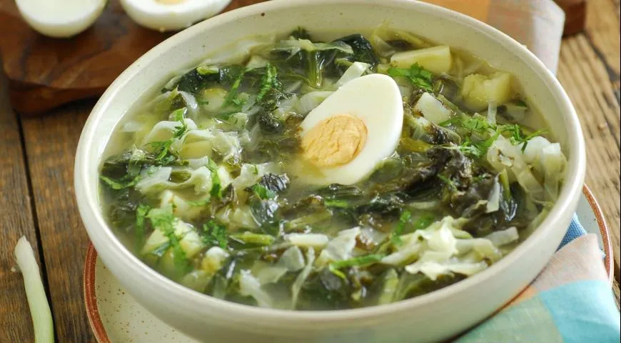 Grünkohlsuppe mit Kohl und Bärlauch