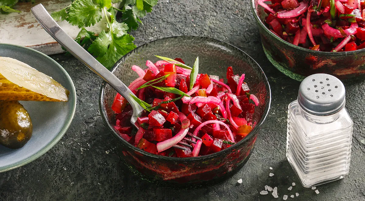 Rote-Bete-Salat mit eingelegter Gurke