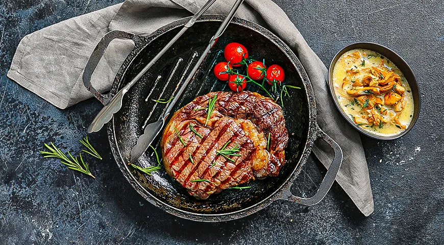 Bei der Auswahl des Fleisches zum Braten müssen Sie sehr vorsichtig sein.