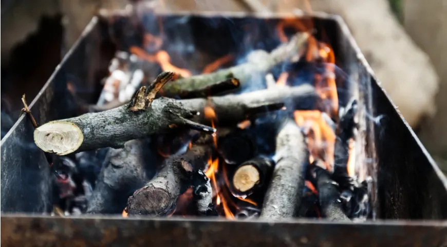 Den Grill anzünden