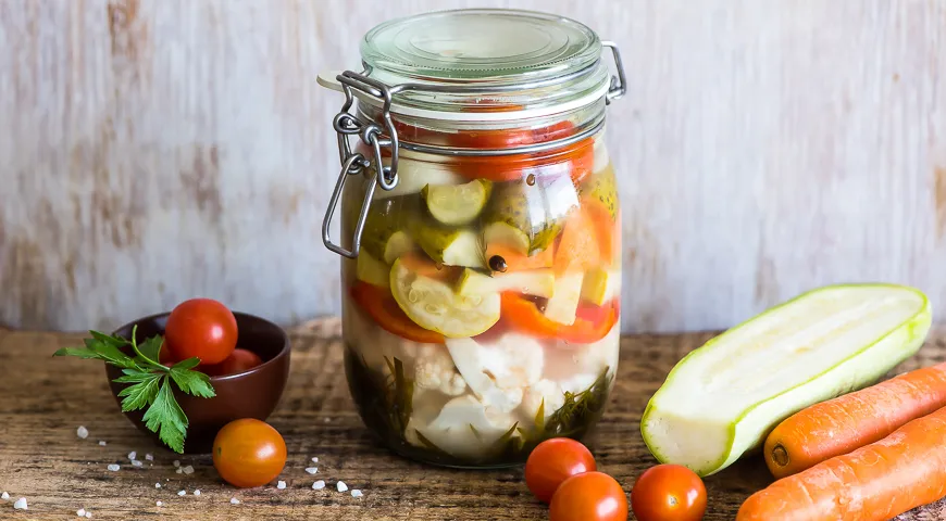 Salat „Verschiedenes Gemüse“ für den Winter