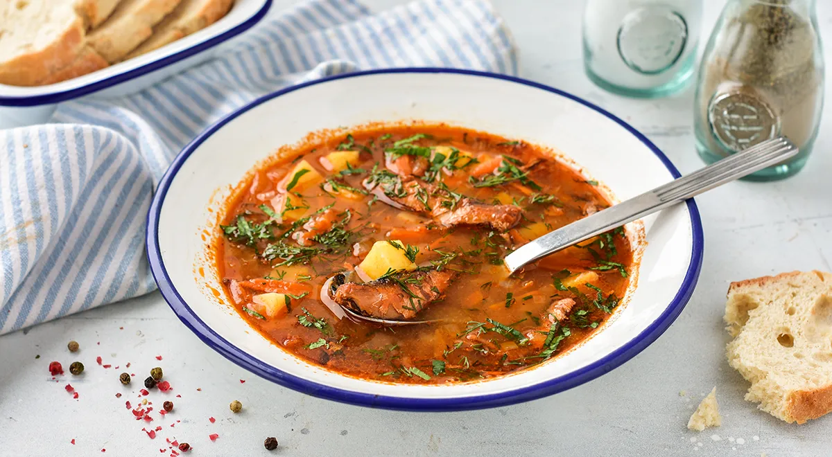 Sprottensuppe in Tomatensauce